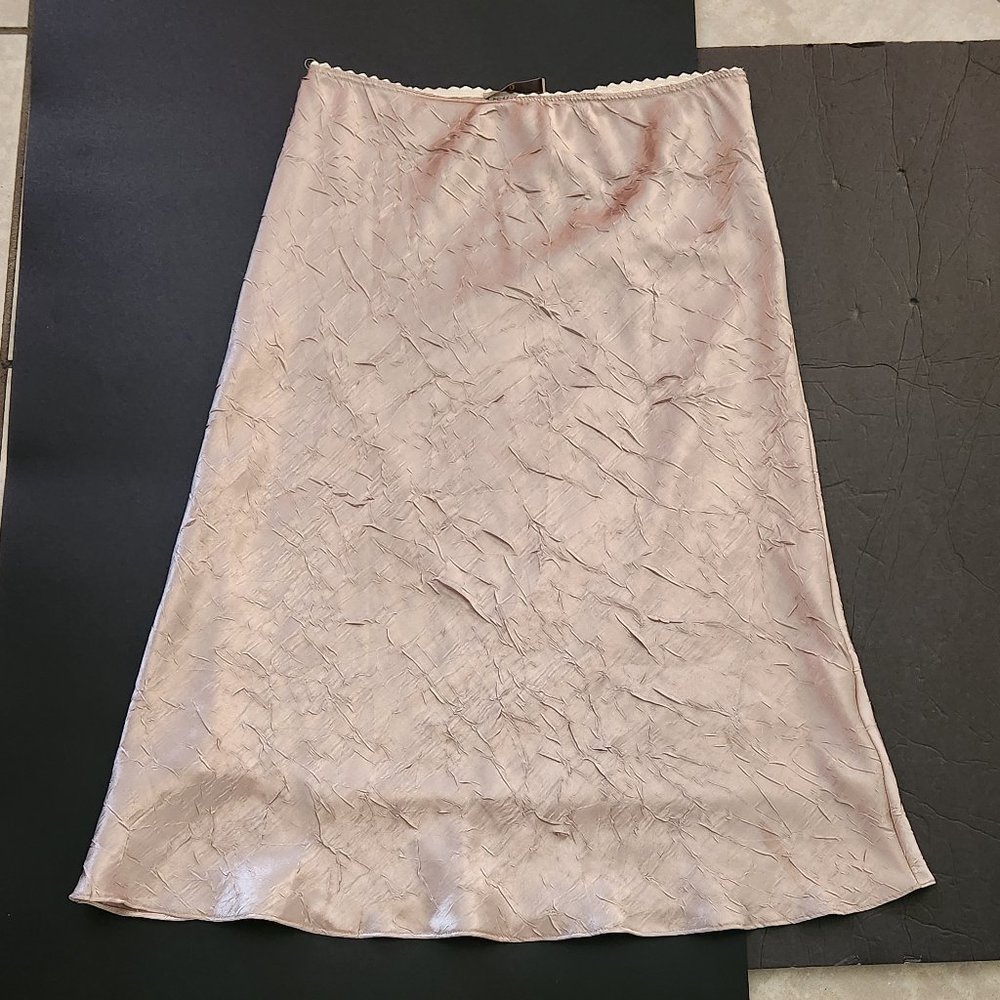 .Champagne Colored Satiny Crinkle Texture Midi Skirt